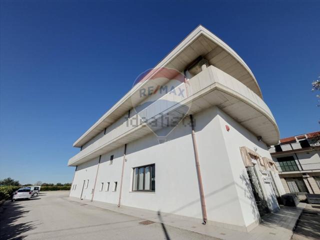 Appartamento in affitto di 280 m² in Via Provinciale della Rocca, 7