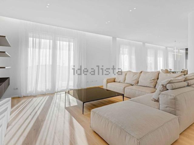 Appartamento in affitto di 283 m² in Via Giovanni Battista Pirelli, 33