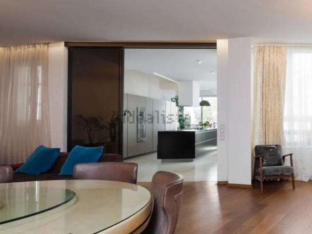 Appartamento in affitto di 285 m² in Via Palazzo Reale