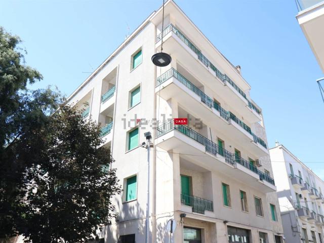 Appartamento in affitto di 288 m² in Via Antonio Bruni, 20