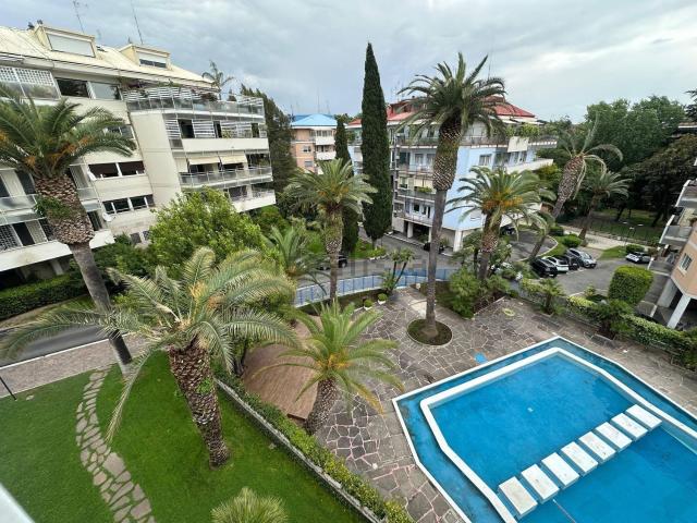 Appartamento in affitto di 288 m² in Via Nemea, 21