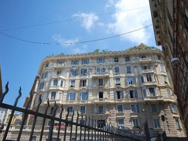 Appartamento in affitto di 290 m² in Via Edilio Raggio, 3