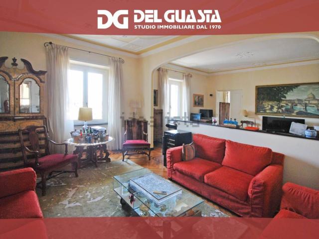 Appartamento in affitto di 292 m² in Via Edilio Raggio, 3