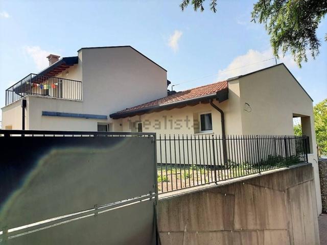 Appartamento in affitto di 300 m² in Via Paoloni