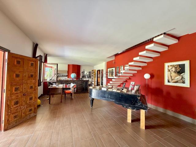 Appartamento in affitto di 300 m² in Via Praga, 11