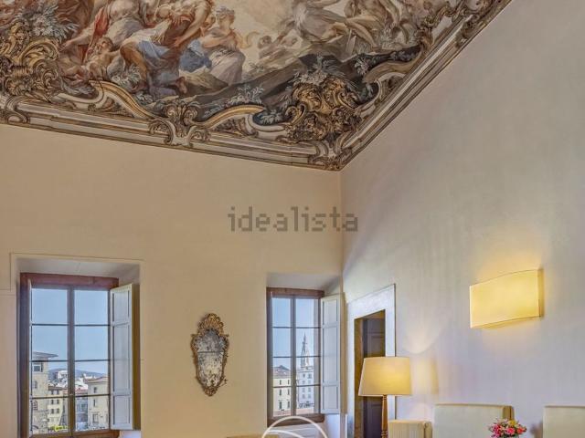 Appartamento in affitto di 300 m² in Piazza di Santa Maria Sopr&apos Arno