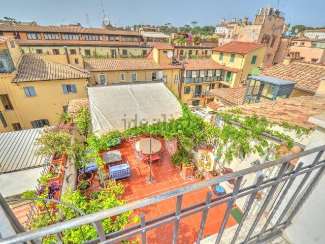 Appartamento in affitto di 317 m² in Via Frattina