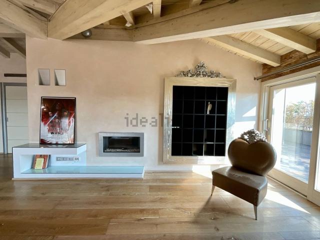 Appartamento in affitto di 342 m² in Via San Bernardino
