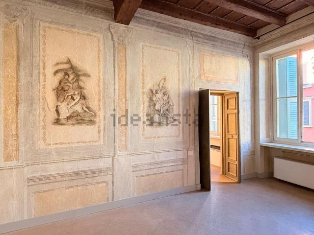 Appartamento in affitto di 350 m² in Via Nicola Mazza