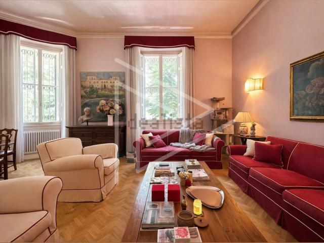 Appartamento in affitto di 350 m² in Piazza Massimo D&apos Azeglio, 2