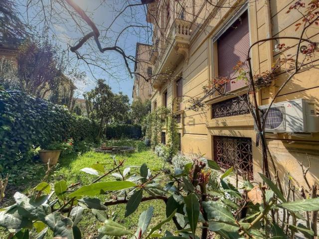 Appartamento in affitto di 370 m² in Via Antonio Bertoloni, 1