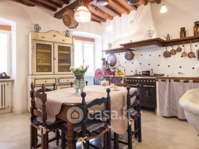 Appartamento in Affitto in Via Beatrice 41 a Massa