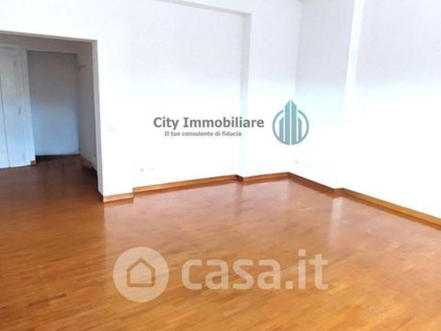 Appartamento in Affitto in Via della Mendola a Roma