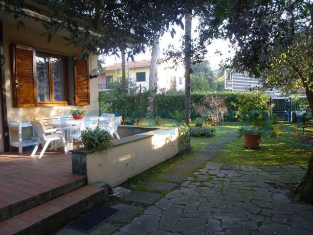 Appartamento in affitto in Via Firenze, Massa