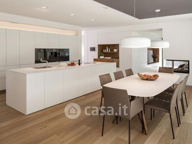 Appartamento in Affitto in Via Luigi Pasteur a Milano