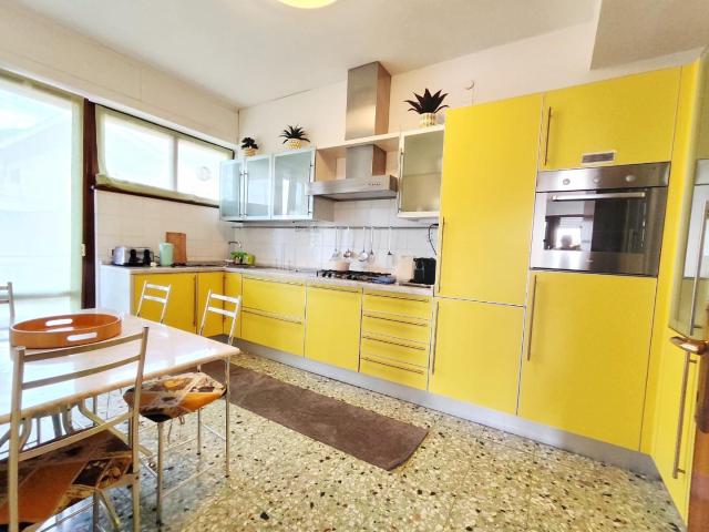 Appartamento in affitto Ronchi, Massa