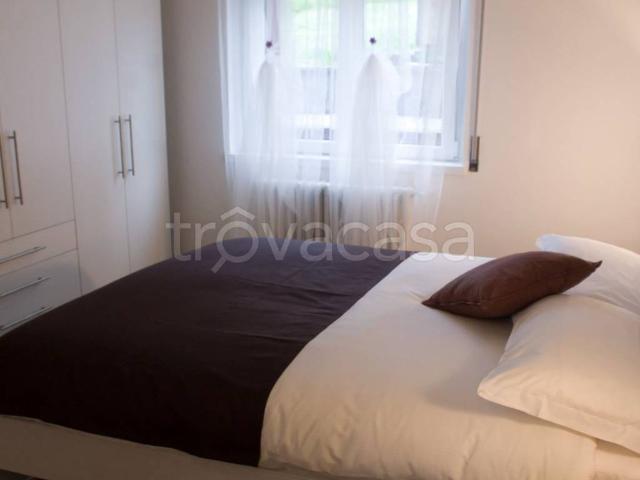 Appartamento in in affitto da privato a Colico via Bassana, 25, giardino privato, da privato, vista lago TrovaCasa