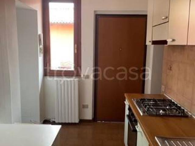 Appartamento in in affitto da privato a Cologno al Serio via Cesare Battisti, 2A, da privato, centrale, lavatrice TrovaCasa