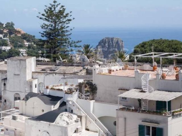 Appartamento in in affitto da privato a Capri via Madre Serafina, 1, da privato, ultimo piano, centrale TrovaCasa
