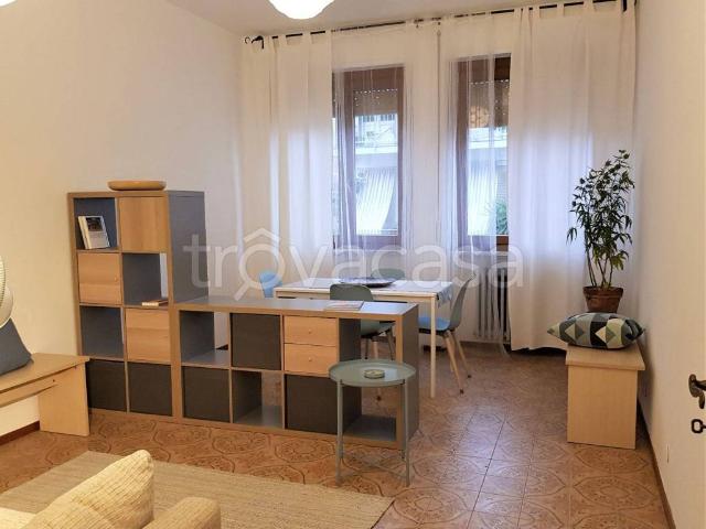 Appartamento in in affitto da privato a Casale Monferrato via Filippo Mellana, 4, posto auto, da privato, ascensore TrovaCasa