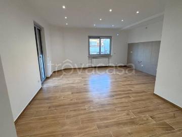 Appartamento in in affitto da privato a Caserta via Niccolò Jommelli, 2, da privato, vicinanze negozi, luminoso TrovaCasa