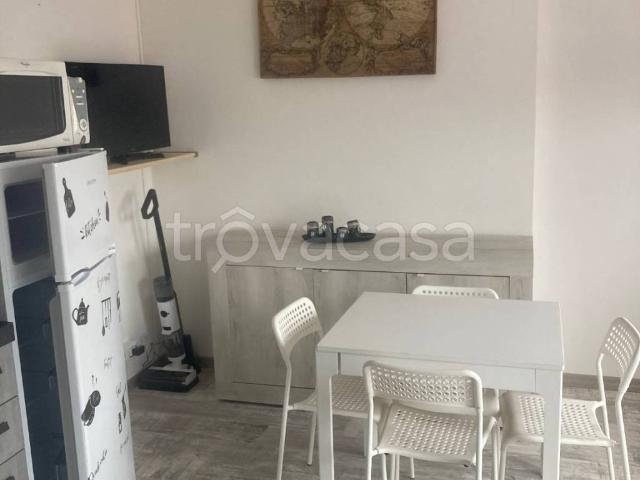 Appartamento in in affitto da privato a Castelletto sopra Ticino viale Lago Maggiore, 14/16, arredato, posto auto, da privato TrovaCasa