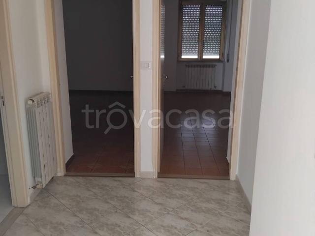Appartamento in in affitto da privato a Castelnuovo di Farfa via della Vigna, 13, da privato, caminetto, parzialmente ristrutturato TrovaCasa