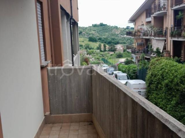 Appartamento in in affitto da privato a Castelnuovo di Porto via Montefiore, 45, arredato, posto auto, da privato TrovaCasa