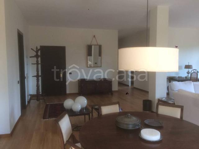 Appartamento in in affitto da privato a Cernobbio via Camillo Benso di Cavour, 2, box, da privato, vista lago TrovaCasa