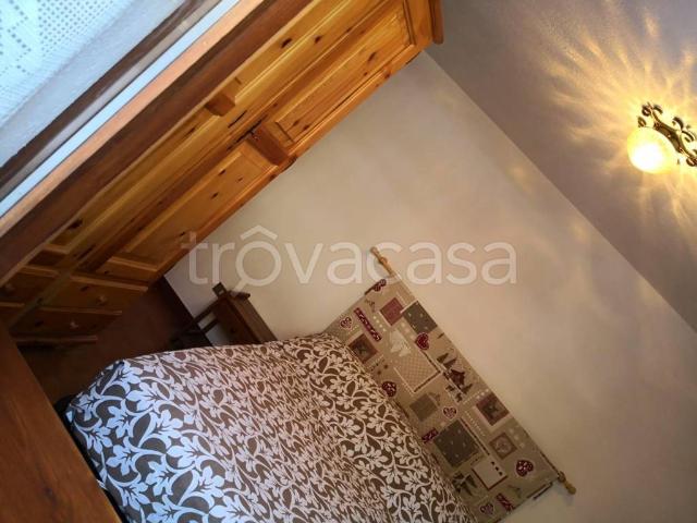 Appartamento in in affitto da privato a Challand Saint Anselme frazione Orbeillaz, 43, terrazzo, da privato, caminetto TrovaCasa