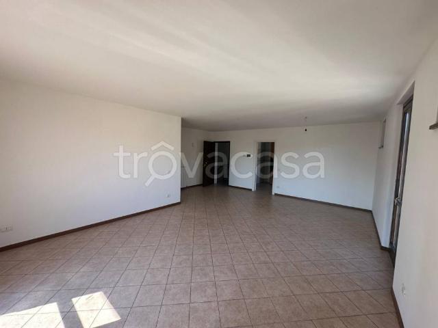 Appartamento in in affitto da privato a Chignolo Po via Giuseppe Garibaldi, 126, terrazzo, da privato, balcone TrovaCasa