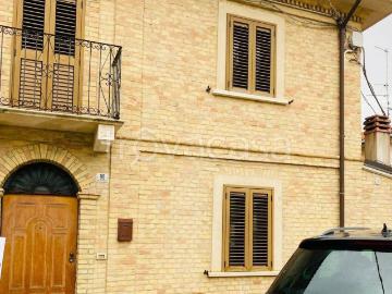Appartamento in in affitto da privato a Chieti via dei Frentani, 99, posto auto, da privato, taverna TrovaCasa