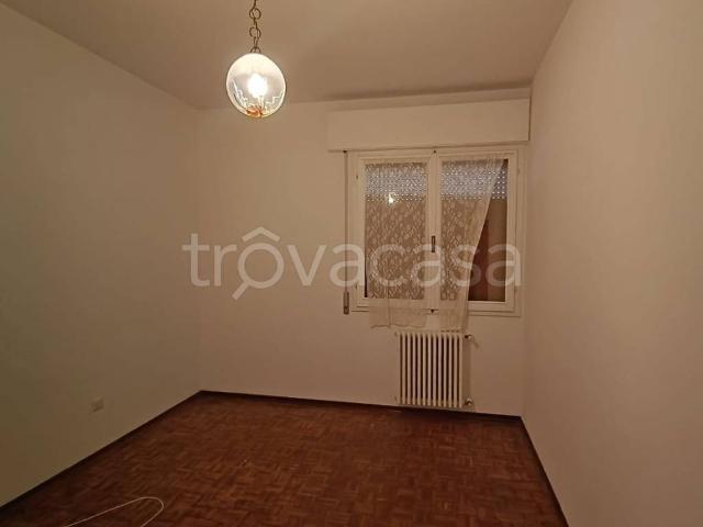 Appartamento in in affitto da privato a Bondeno piazza Martiri, 33, box, da privato, balcone TrovaCasa