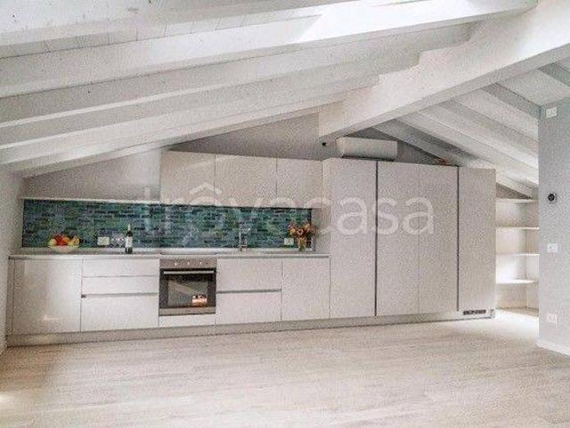 Appartamento in in affitto da privato a Brenzone sul Garda via Don Francesco Angeleri, 18, arredato, da privato, nuova costruzione TrovaCasa