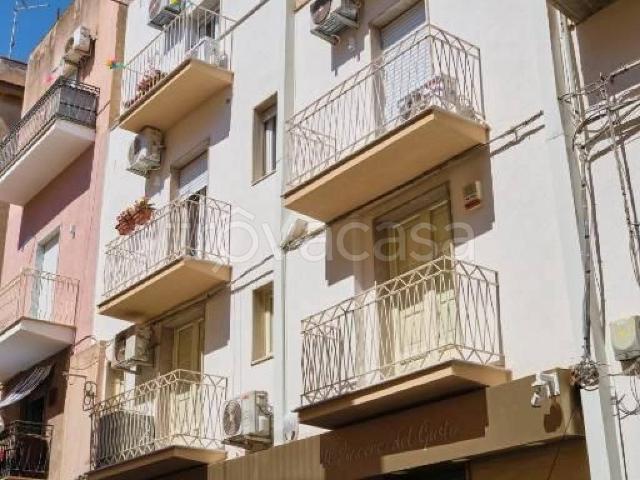 Appartamento in in affitto da privato a Gela via Benedetto Cairoli, 182, da privato, riscaldamento autonomo, parquet TrovaCasa
