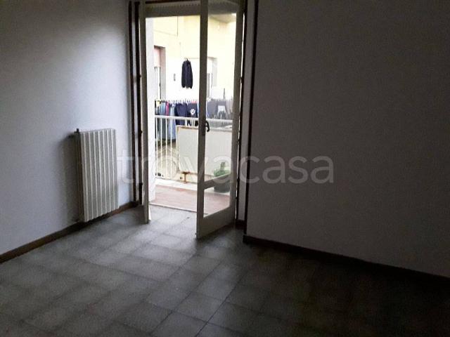 Appartamento in in affitto da privato a Gela via Benedetto Cairoli, 35, non arredato/vuoto, posto auto, da privato TrovaCasa