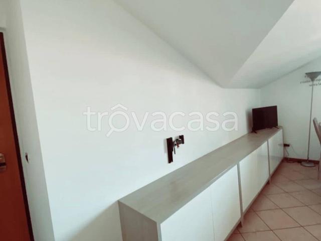 Appartamento in in affitto da privato a Giulianova via Ippolito Nievo, 18c, da privato, riscaldamento autonomo, ascensore TrovaCasa