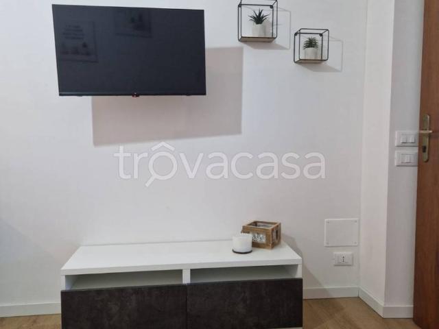 Appartamento in in affitto da privato a Desenzano del Garda via Giulio Cesare, 20, giardino, da privato, ristrutturato TrovaCasa