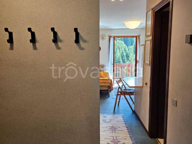 Appartamento in in affitto da privato a Foppolo via Moia, box, da privato, infissi in legno TrovaCasa