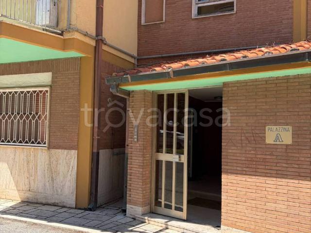 Appartamento in in affitto da privato a Fiumicino via Caorle, 21, posto auto, da privato, giardino condominiale TrovaCasa
