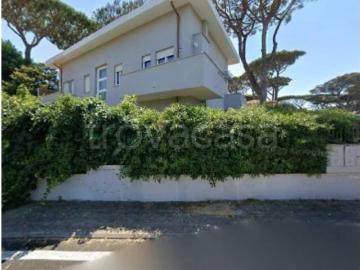 Appartamento in in affitto da privato a Fiumicino via Porto Azzurro, 131, arredato, giardino, da privato TrovaCasa