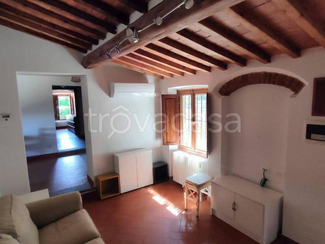 Appartamento in in affitto da privato a Fiesole via Giacomo Matteotti, arredato, da privato, travi a vista TrovaCasa