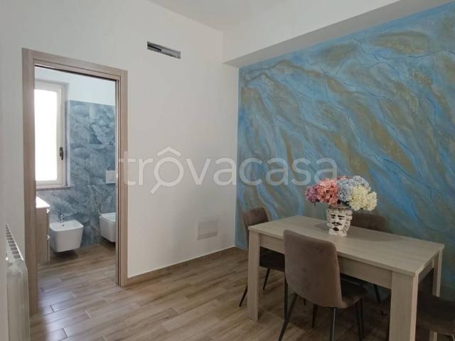 Appartamento in in affitto da privato a Locri via Caserta, 8, giardino privato, da privato TrovaCasa
