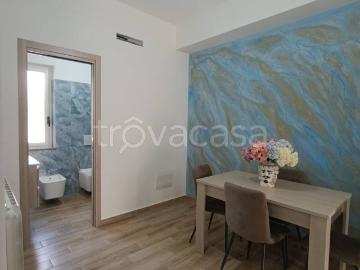 Appartamento in in affitto da privato a Locri via Caserta, 8, giardino privato, da privato TrovaCasa