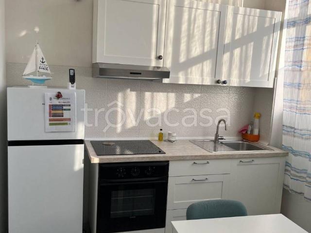 Appartamento in in affitto da privato a Locri via Duca della Vittoria, 29, da privato, ristrutturato, vicinanze negozi TrovaCasa
