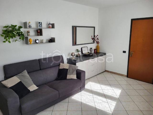 Appartamento in in affitto da privato a Laveno Mombello via Fabio Filzi, 11, arredato, da privato, lavastoviglie TrovaCasa