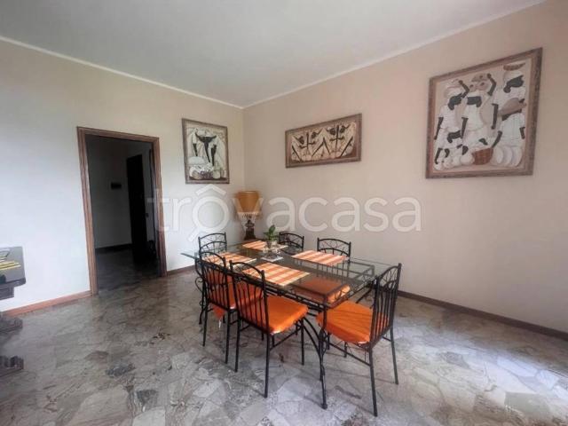 Appartamento in in affitto da privato a Laveno Mombello via Labiena, 93, da privato, vista panoramica, ripostiglio TrovaCasa