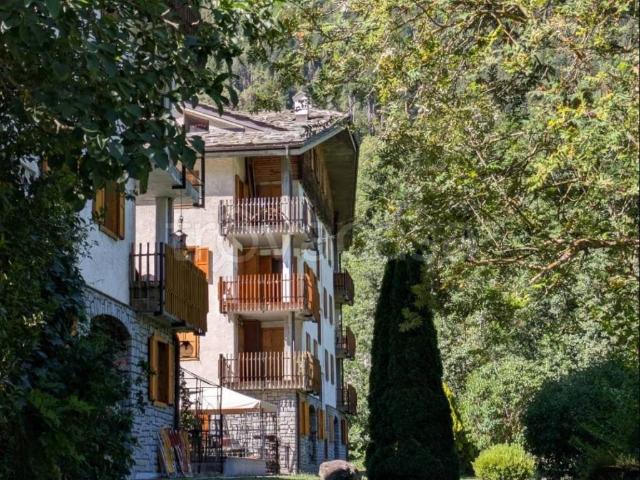 Appartamento in in affitto da privato a La Salle frazione Derby, 1, da privato, vista panoramica, ristrutturato TrovaCasa