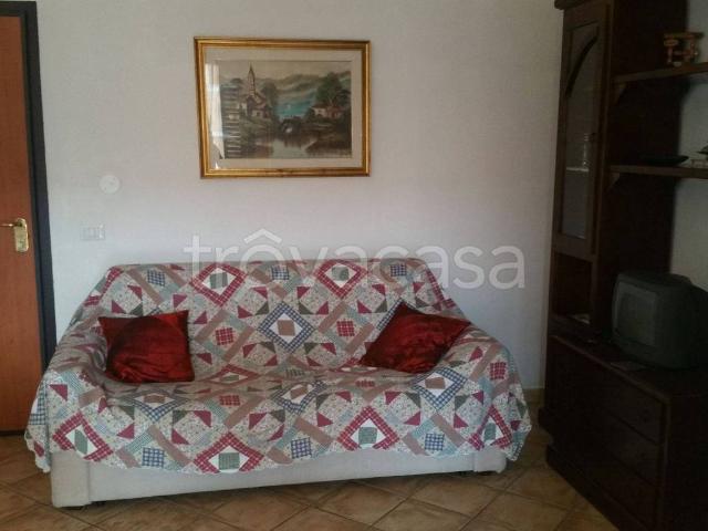 Appartamento in in affitto da privato a Ladispoli via Saturno, 8, posto auto, da privato, giardino condominiale TrovaCasa