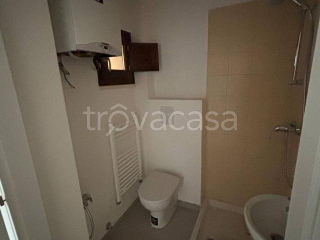 Appartamento in in affitto da privato a L'Aquila via Alemanni, 22, non arredato/vuoto, giardino privato, da privato TrovaCasa